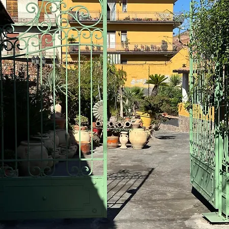 Garden Of Bitter Holiday home